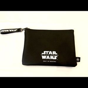 Star Wars The rise of Skywalker United Airlines Zipper Pouch Wristlet co.